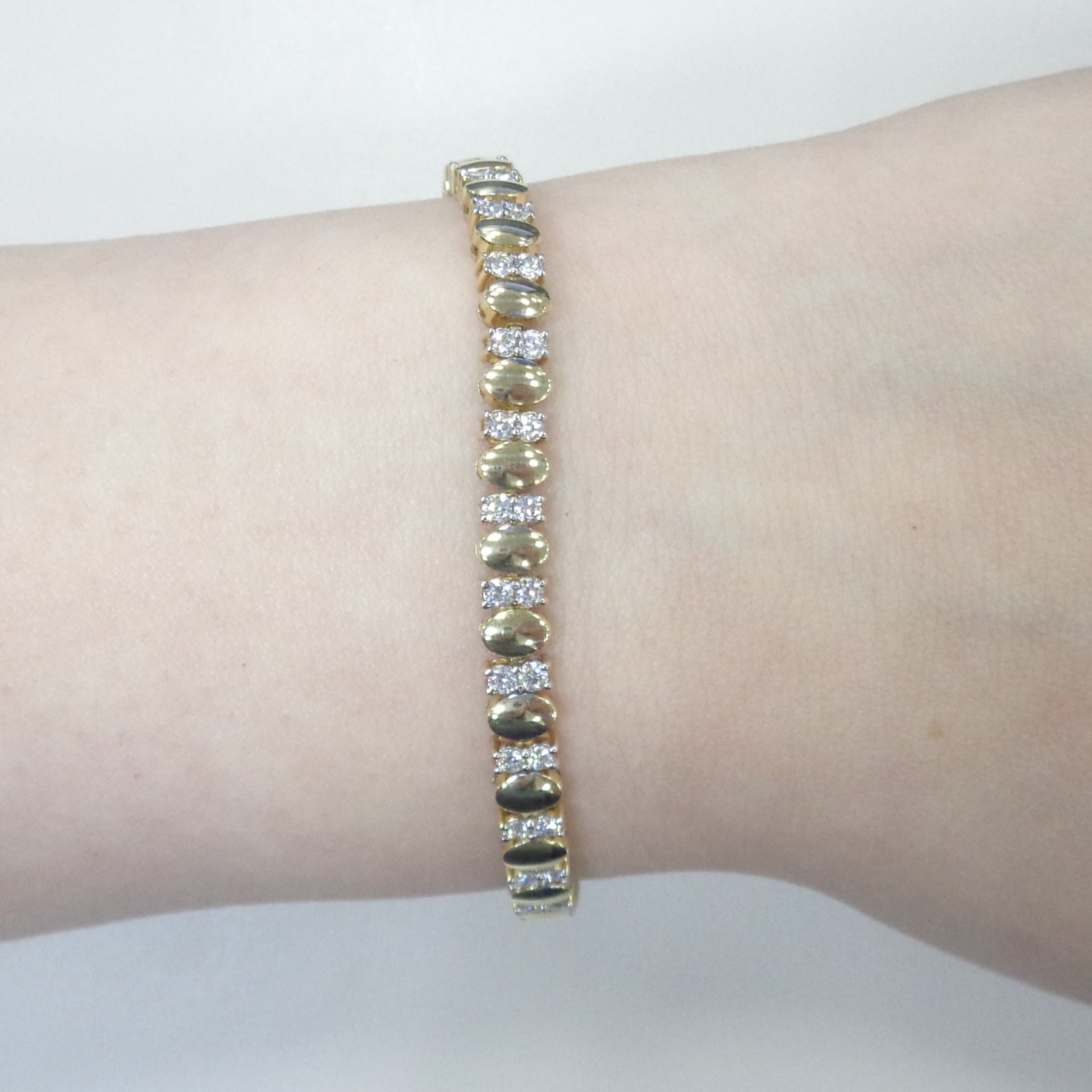 Браслет из желтого золота с бриллиантами